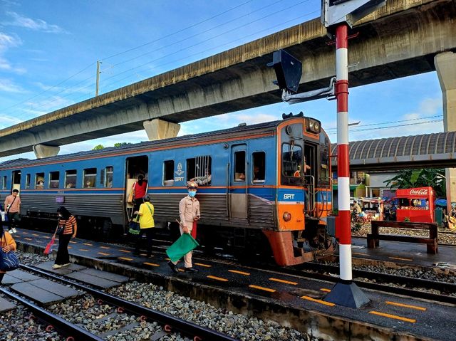 【泰國】曼谷至芭提雅鐵路火車旅行貼士，3小時到達，只需29泰銖，沿途風景美麗