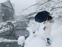 《銀山温泉》趣深い温泉街と雪景色