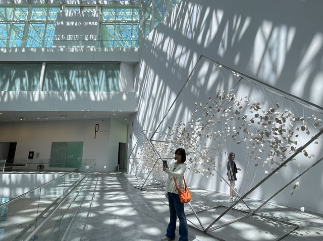 臺南中西區 純白色設計建築就是吸引眼球 臺南市美術館二館
