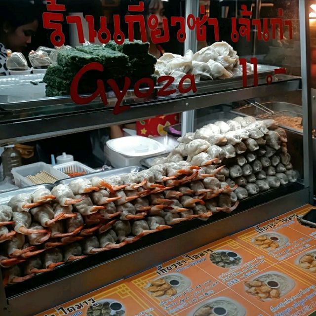ตลาดเยาวราชกลางคืน