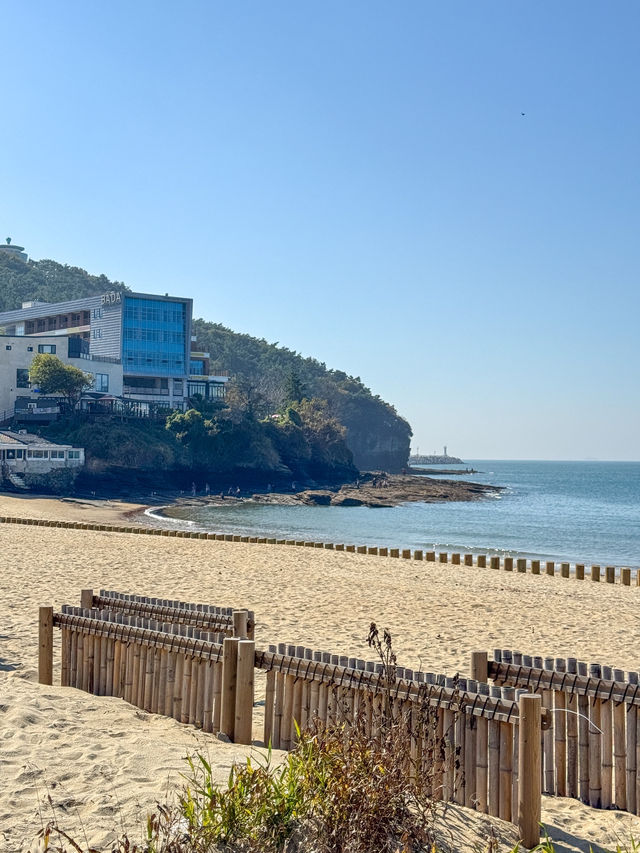 산책하며 쉬어 가기 좋은 ‘격포해수욕장’