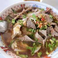 ก๋วยเตี๋ยวเฮียตี๋น้อย เนินมะกอก
