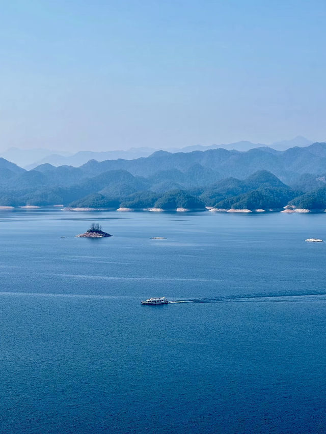 A Serene Escape: Exploring the Beauty of Qiandao Lake