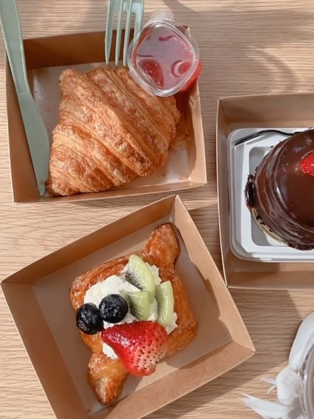 Churn Buttery🥐🍓🥝