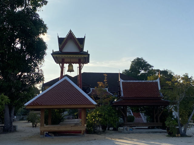 วัดสารวัน วัดสวยในไม้แก่น