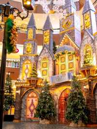 A Magical Christmas at Gurney Plaza: A Castle in the Jungle