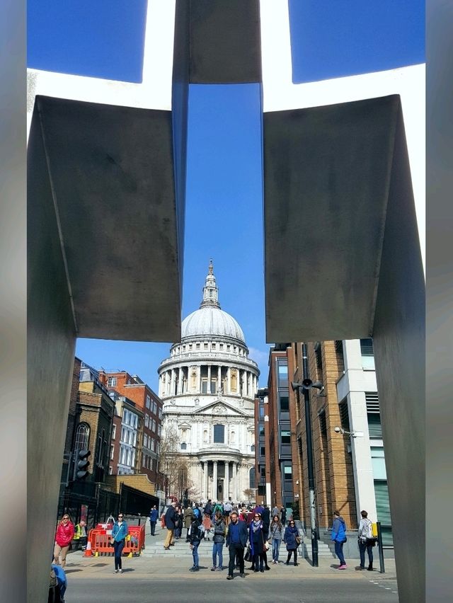 The St. Paul's Cathedral, a must-visit place in London!