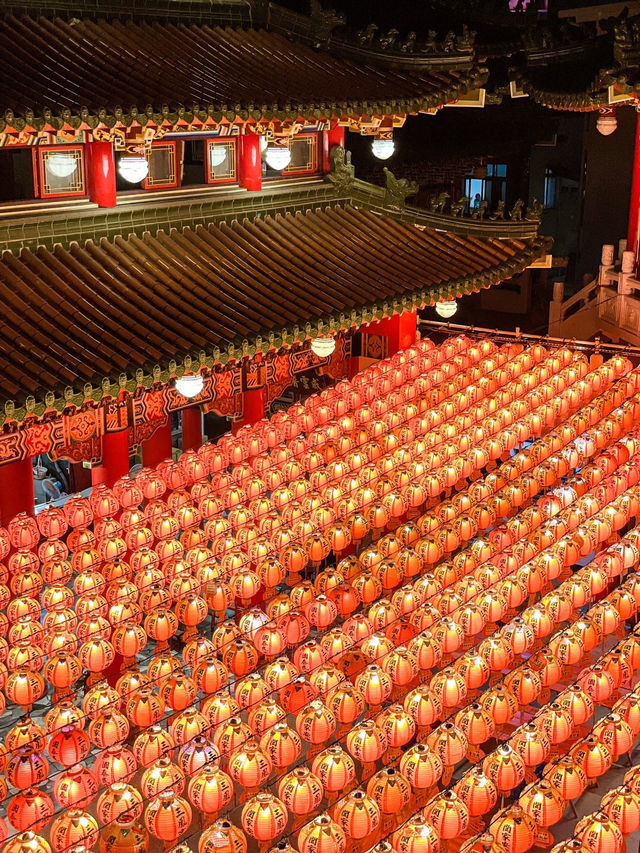 【台湾】無数の提灯が幻想的で美しすぎる台湾南部のお寺