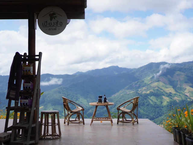 💚  จิบกาแฟวิวหลักล้านที่ ‘เปียงซ้อคาเฟ่’