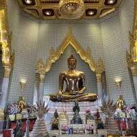 วัดไตรมิตรวิทยารามวรวิหาร • กรุงเทพมหานคร