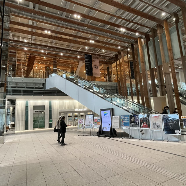 【富山県富山市】アートと建築美に酔いしれる！「富山市ガラス美術館」🖼️🏛️  