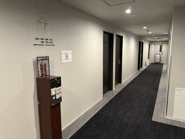 周辺には千葉市役所やモノレール『ホテルリブマックス千葉みなと駅前』