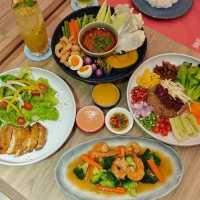 ร้านอาหารสีฟ้า 𝗦𝗘𝗘 𝗙𝗔𝗛