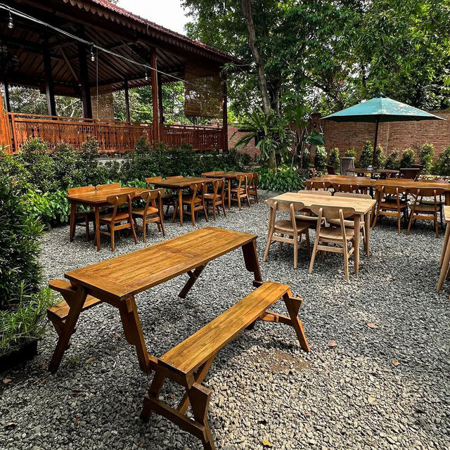 PAWOM AYOE DINE & BREW