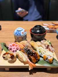 誰能拒絕那麼好吃的壽司定食和刺身@東京街