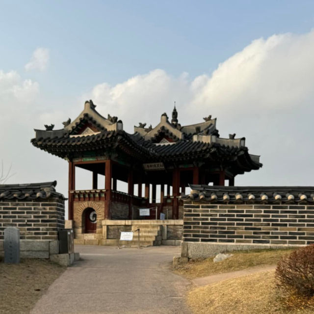 Suwon Fortress: A Stunning Historical Gem🌅🏯✨