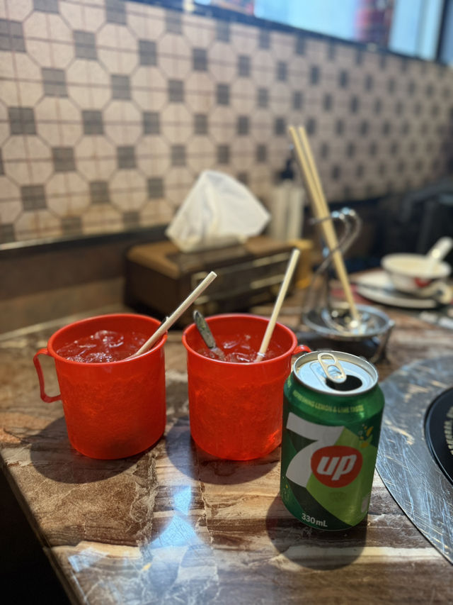  懷舊裝修風火鍋店🍲