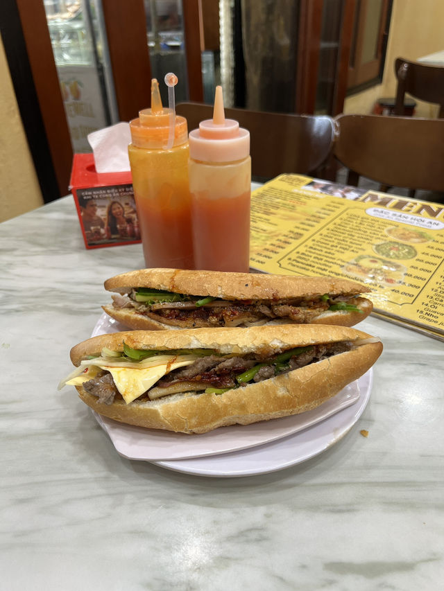 🥖ร้านอาหารเช้าฮอยอัน Bánh Mì Phượng🥪