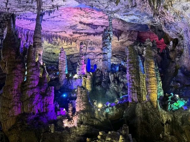 平地起花海、百花爭艷！貴州「獨山天洞」溶洞地貌景區