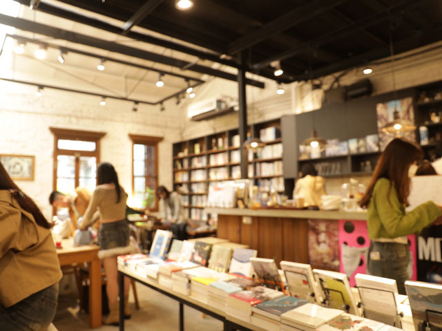 浮光書店 | 隱藏在70年老宅的文青秘境秘境書店 