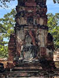 Time Stands Still: The Timeless Beauty of Wat Mahathat