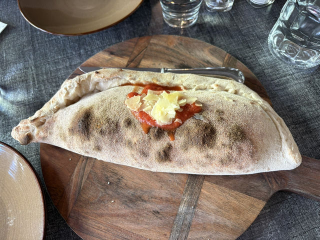 紐西蘭🇳🇿吃到超好吃的義大利餃calzone 起司超多又牽絲！