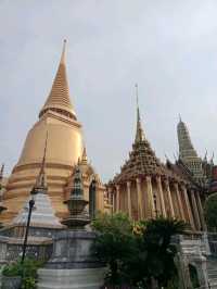 ชมพุทธศิลป์ในวัดพระศรีรัตนศาสดาราม✨️