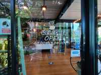 คาเฟ่เด็ด บ้านเพ อาหารสดอร่อย บรรยากาศร่มรื่น