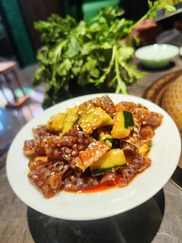 [卡米菲．火鍋]湯清甜雞嫩滑,必試9秒毛肚!
