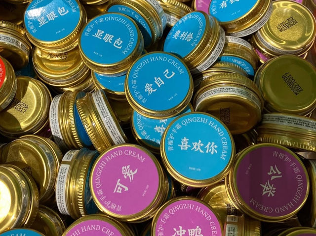 迷路のような路地裏で、アートと雑貨の宝探し！