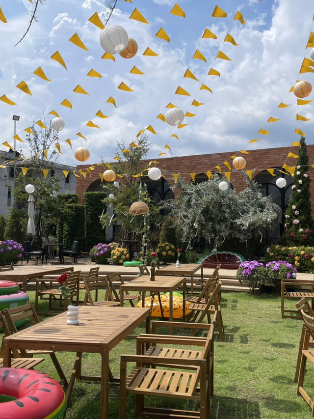 Dawn to Dusk 🌸💦 คาเฟ่ร้านอาหารธีมสงกรานต์ 🌼