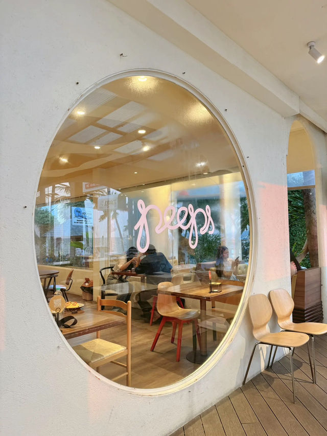 ไปบางแสนต้องแวะ! คาเฟ่ฟีลไมอามี่ 🏝️