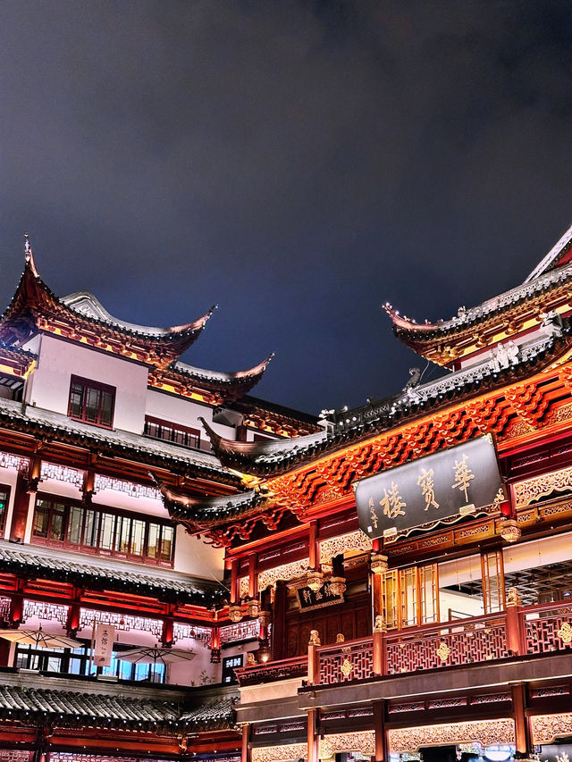 🏮 When Lanterns Glow: The Untold Magic of Yu Garden at Night