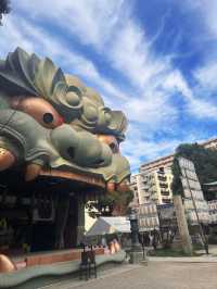 A Must-See in Osaka: The Striking Beauty of Namba Yasaka Shrine