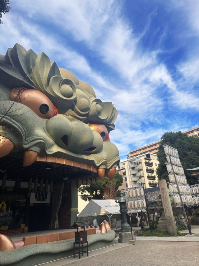 A Must-See in Osaka: The Striking Beauty of Namba Yasaka Shrine