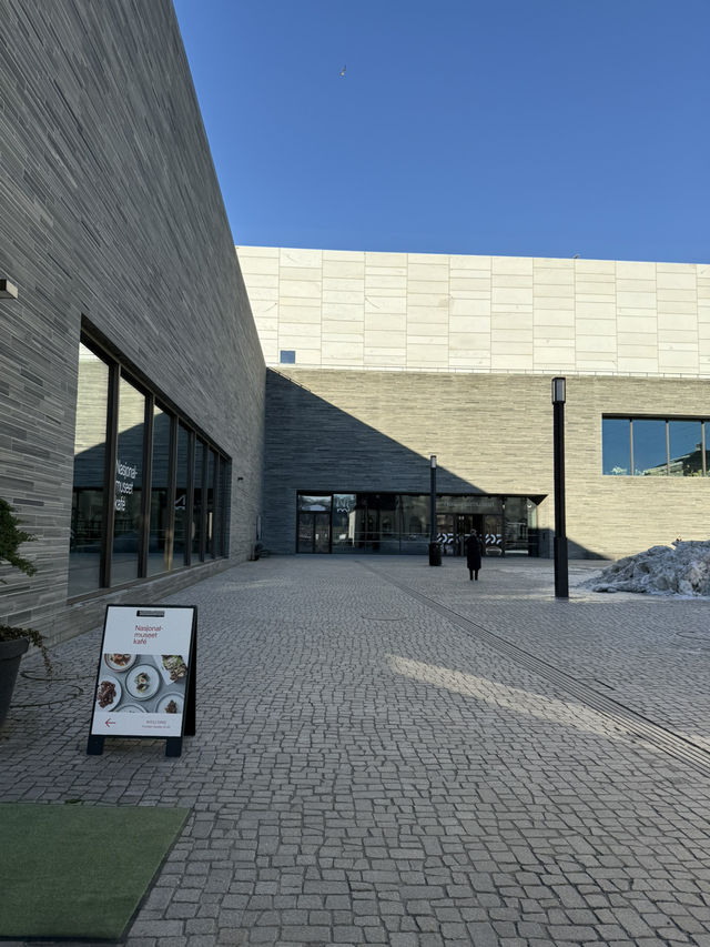 A Day of Art in Oslo – Museums, Murals & Munch Cookies