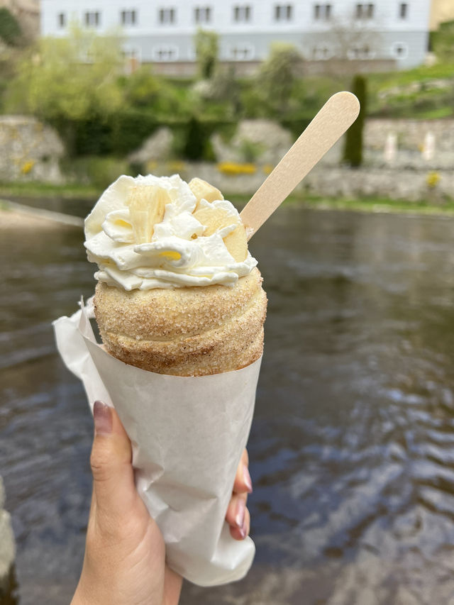 Wandering Through Český Krumlov – Cobblestones, Cafés & Fairytale Vibes