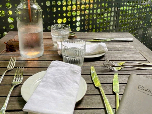 Restaurant Bay 隱藏在博恩美術館旁的綠色餐廳