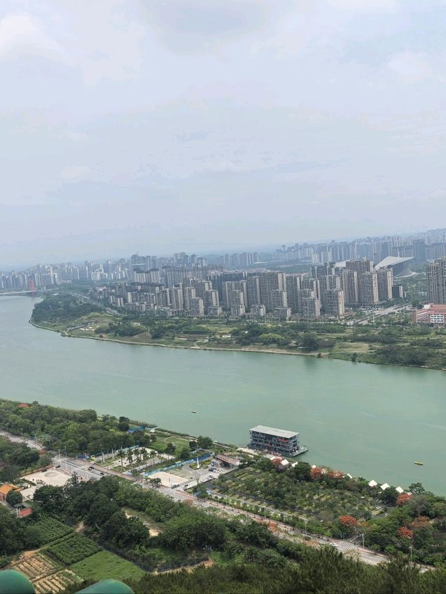 Beautiful Qingxiu Mountain walk