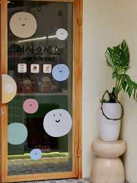 EM.Mer Café is a stylish and cozy coffee spot