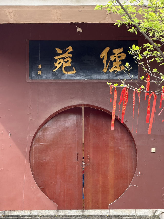 A mega Buddhist temple with multiple styles in Mianyang