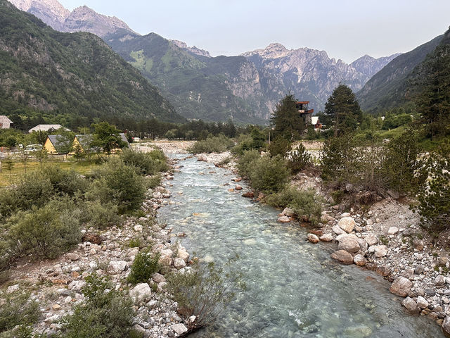 【Valbonë〜Theth ハイキング②｜16kmの絶景トレイルを歩く】 呪われた山を越え、アルバニアの秘境テス村へ