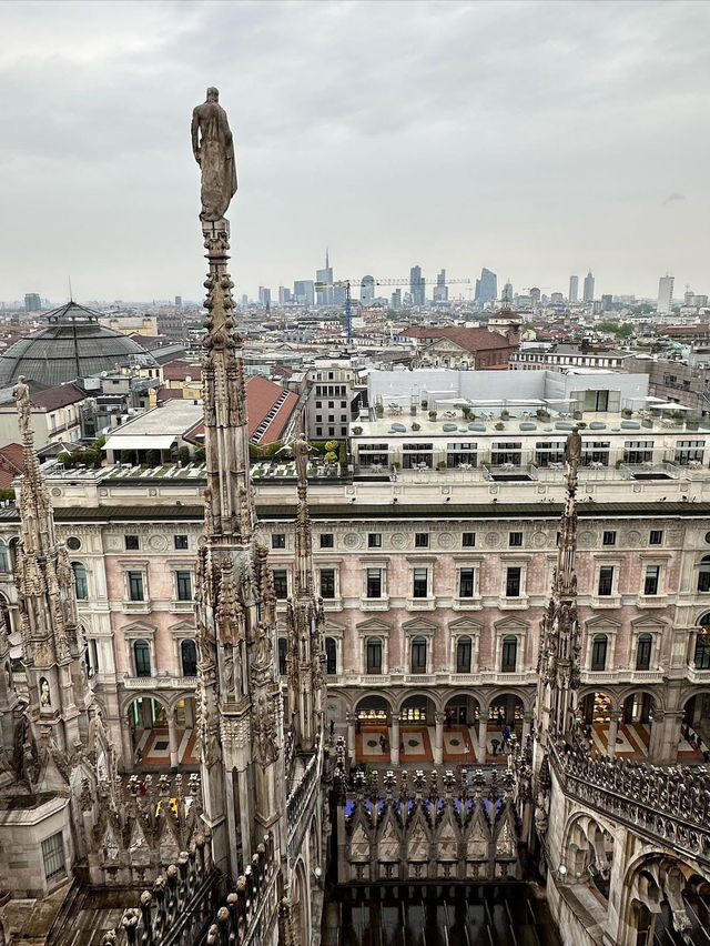 ⛪ “Stone That Reaches Sky: A Morning at Milan Cathedral”