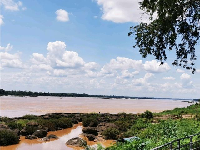 รีวิวเดินเลาะริมโขงนครพนม