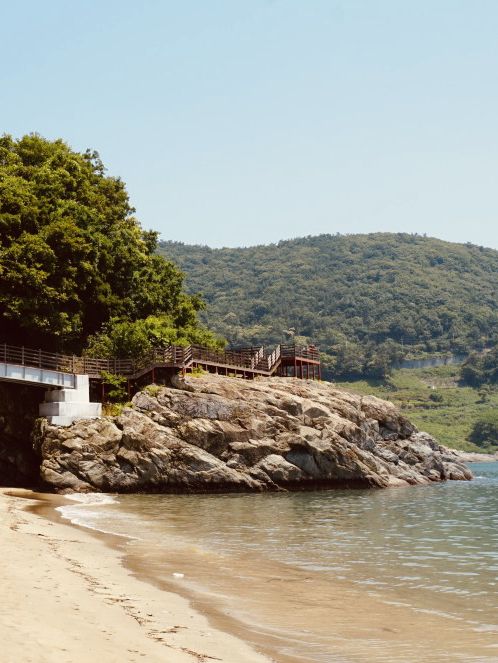 Mosageum Beach, Yeosu: A Tranquil Golden Retreat by the Sea