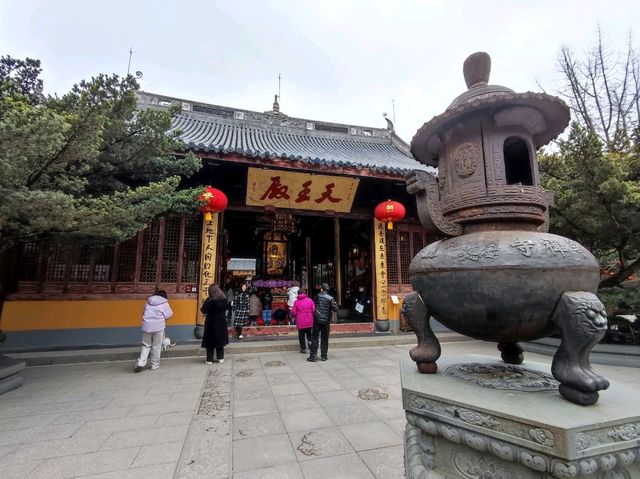 วัดเก่าแก่อายุกว่า 1,700 ปี ในเมืองเซี่ยงไฮ้