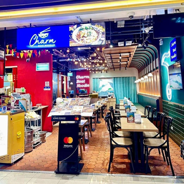 ✈️ スワンナプーム空港で快適な旅を！ タイ料理からカフェ、免税店まで充実の施設で、出発前の時間もゆったり過ごせます。 