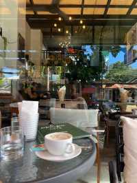 Chill Vibes at MonAmi Cafe!