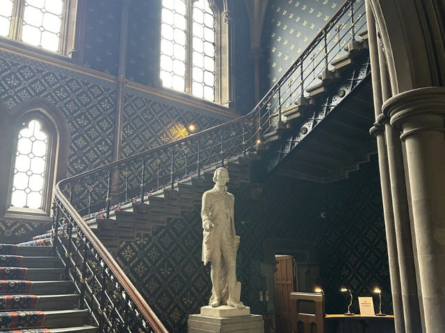 Exploring the Architectural Beauty of the University of Glasgow! 🇬🇧🏛️