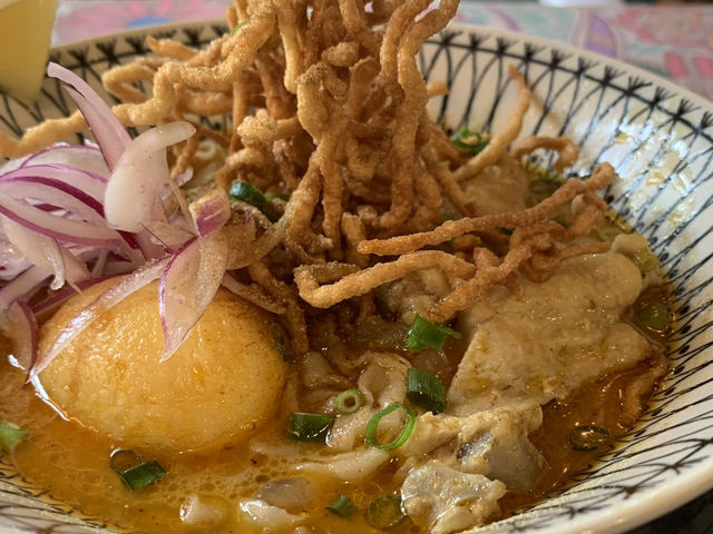 【奄美ランチ超おすすめ】アジアン料理好きに刺さるカオソーイ🍜🌿